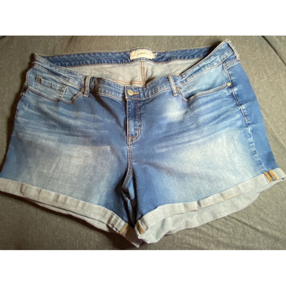 Torrid Cuffed Jean Shorts Size 26W Medium Color
